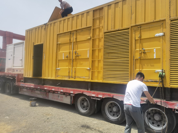 三原除了负载情况和发动机维护,还有哪些因素会影响 200kw 柴油发电机的油耗?